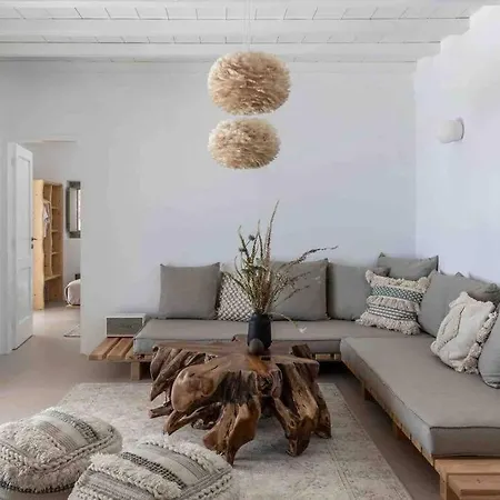 Stephanie With Heated Pool, By Red Windmill