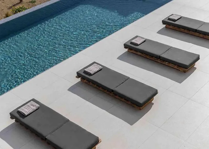 Stephanie With Heated Pool, By Red Windmill * Καλαφάτη